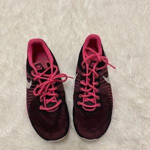 Girls Nike Fury Shoes Size 6.5 Youth EUC